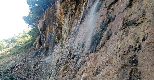 Gelin Pınarı veya Derova Şelalesi